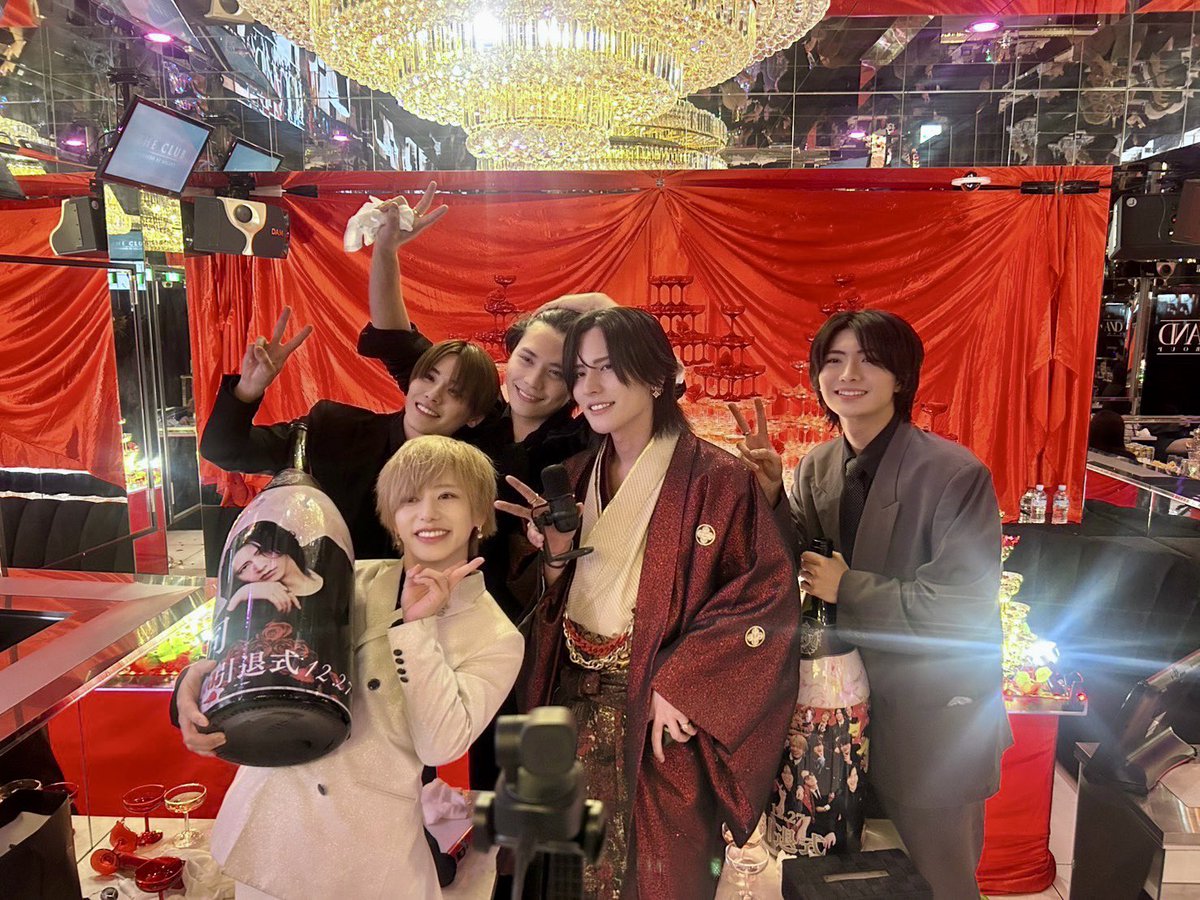 Domyojiofficial's tweet photo. 12/27引退式。12月3回目のタワー🗼
2年9ヶ月お世話になりました
最高だった！みんな良いお年を！
#THECLUB本店
 #引退式
 #ニート https://t.co/2XSZ1FCuFS