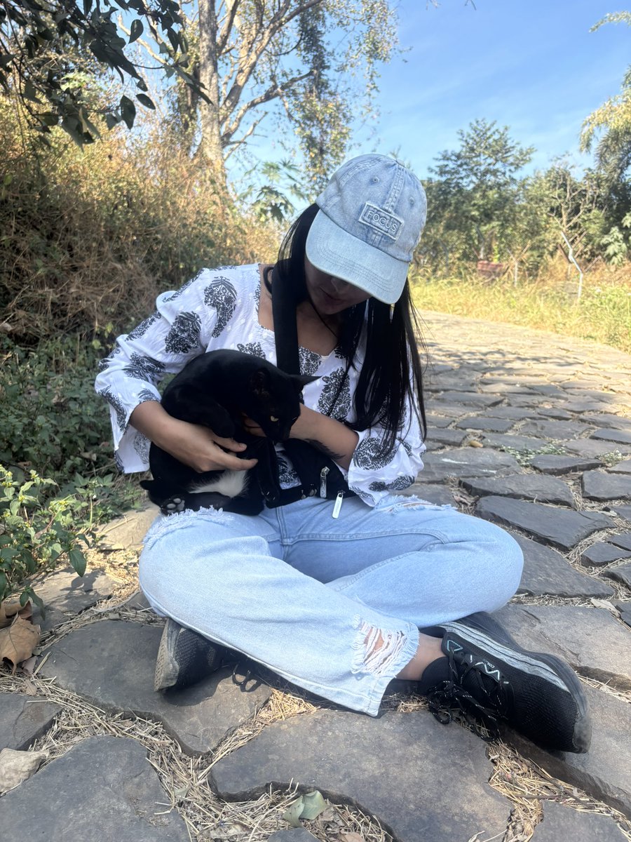 QueenBareilly1's tweet photo. Animals lover https://t.co/e2omLsnTiA