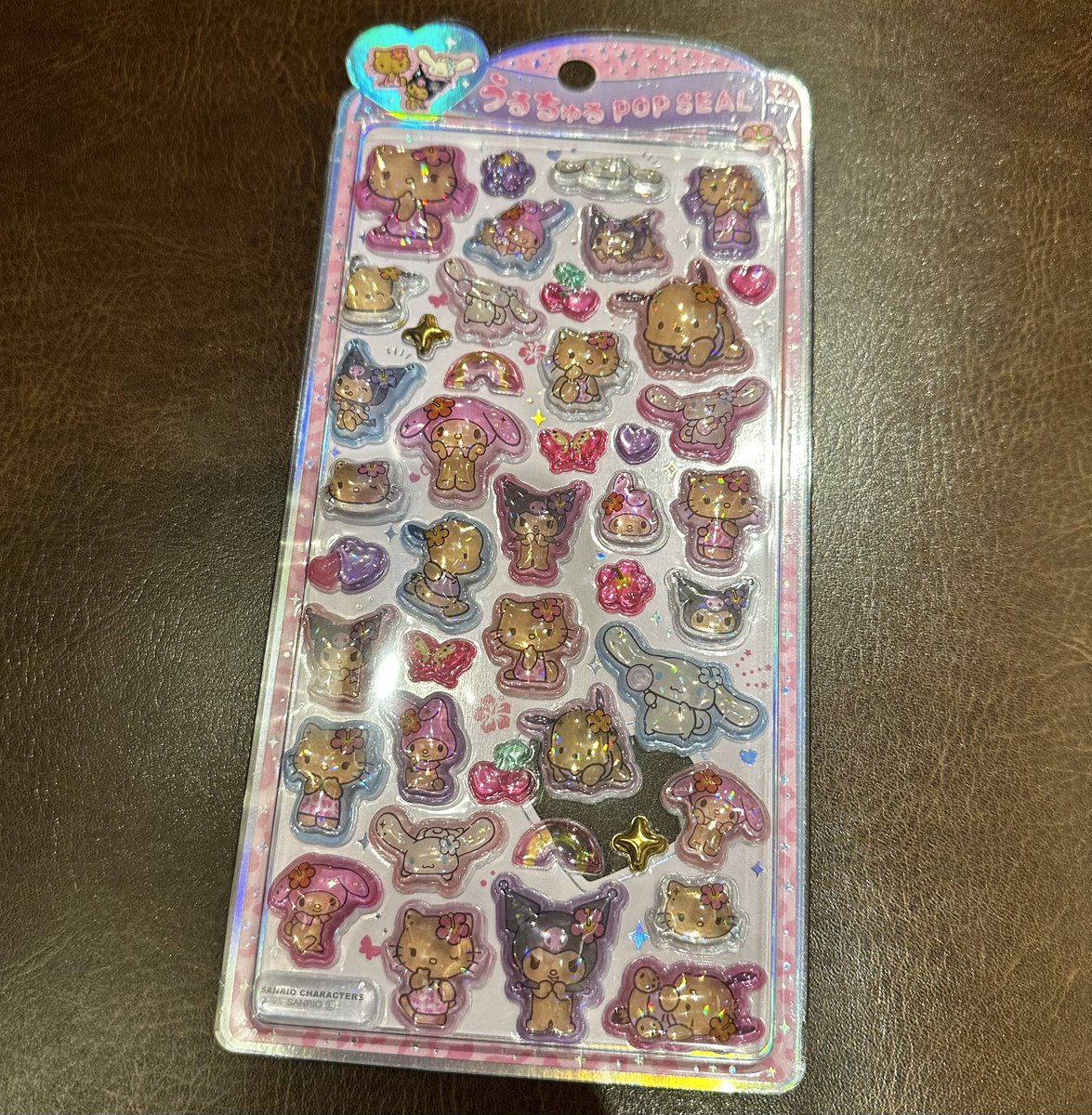 某ドンキに行ったら巷で噂のシールがあったので1枚買ってきた。
なるほど確かにこりゃかわいいな…
隣で20枚近くせしめてる子連れのおばさんがいて、転売ヤーってこういう人なのか！！と初めて遭遇して感激してしまったw