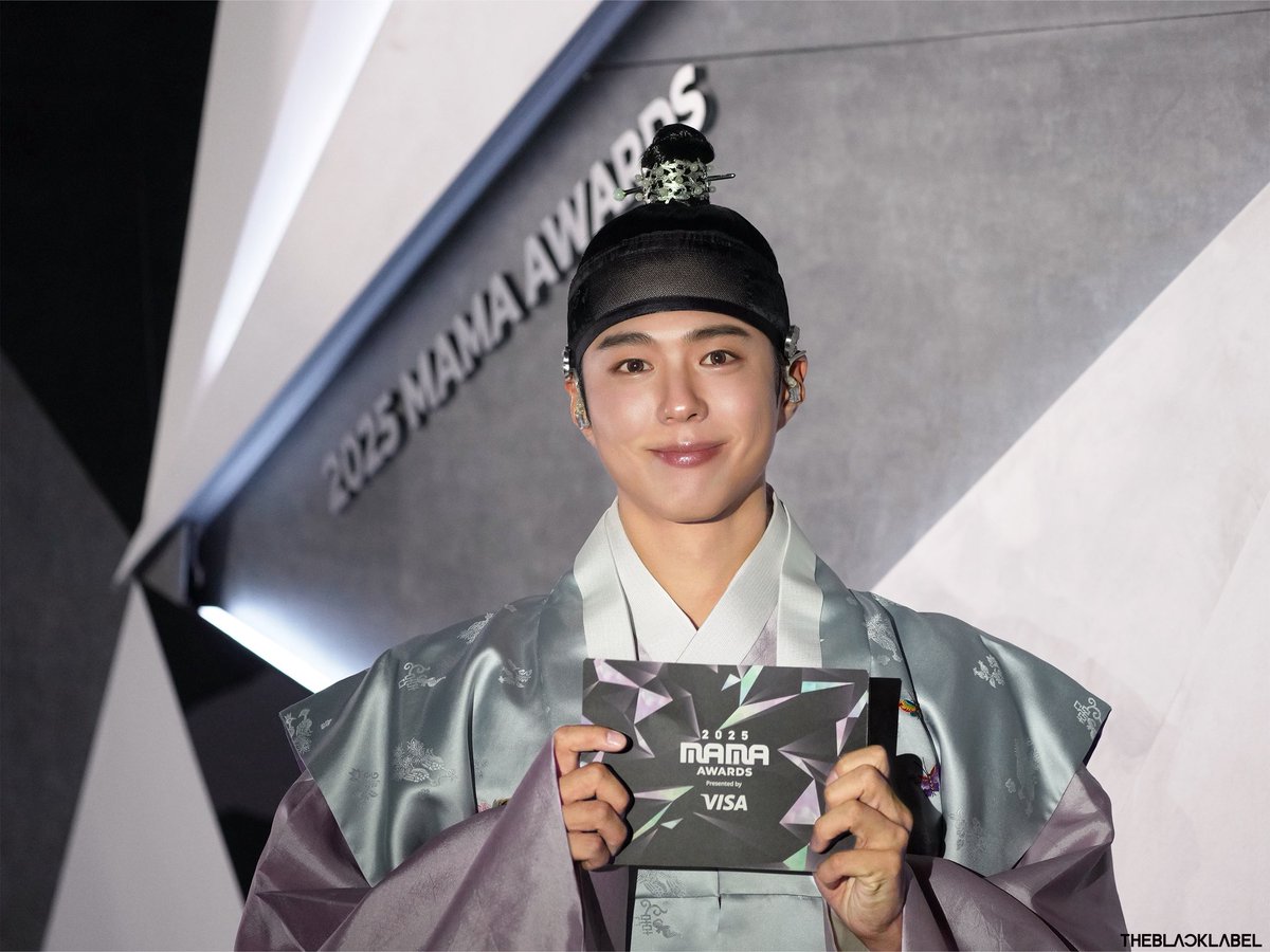 251230

2025年MCビハインド🎤✨③

演技も進行も、頼れる #パク・ボゴム
これから披露される多彩な活躍にも、ぜひご期待ください！✨

🔗 m.cafe.daum.net/BOGUMMY/V2MO/1…

🔶編集不可/商用利用不可🔶

#박보검 #ParkBoGum #朴寶劍
#MUSICBANK
#MAMAAWARDS2025 
#THEBLACKLABEL #더블랙레이블
#WeareBGer