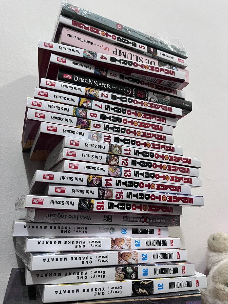 reeendd's tweet image. Liburannya dihabisin untuk baca komik saja