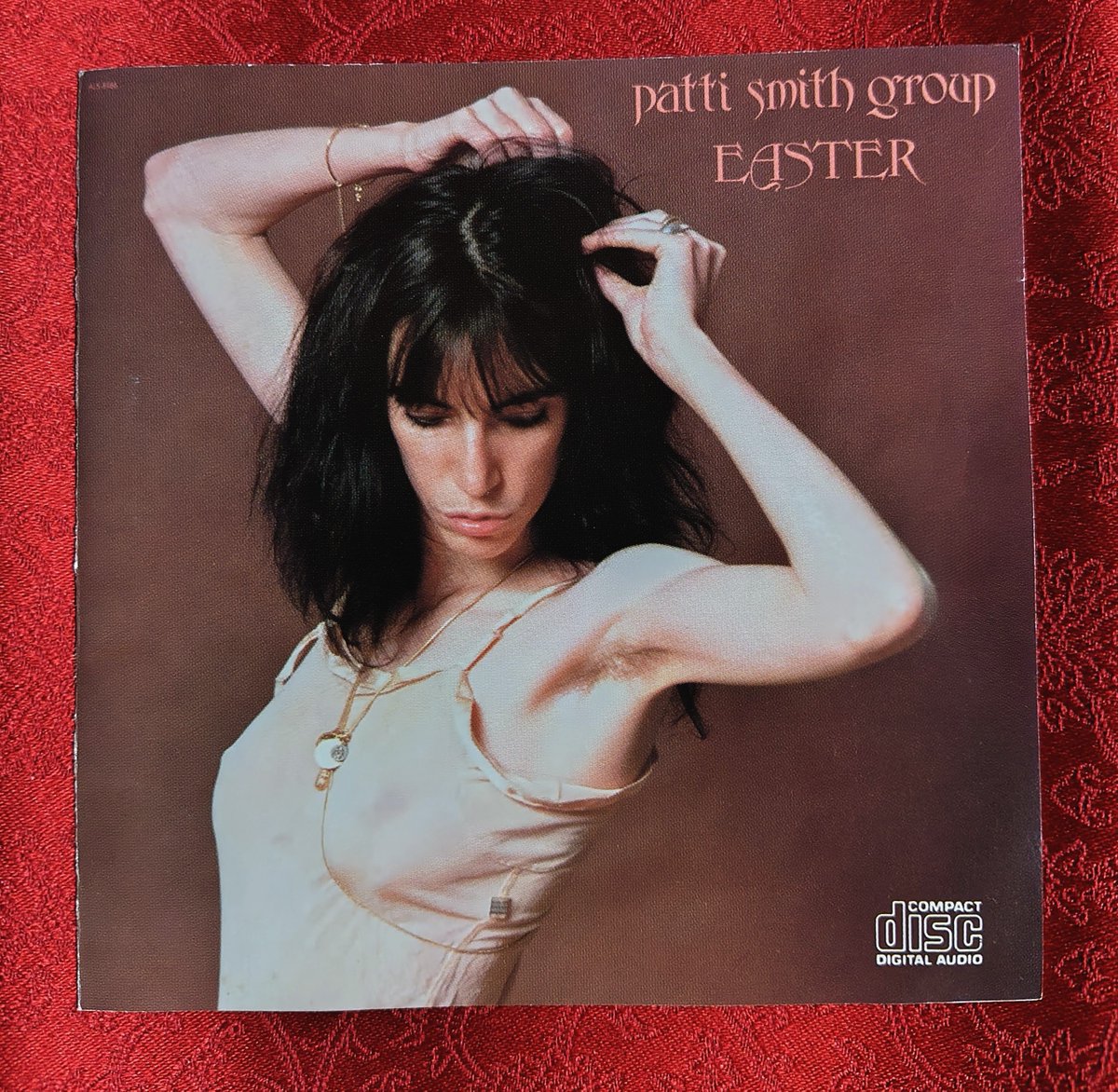EASTER』patti smith group ─Because The Night─ だって夜は恋人達の