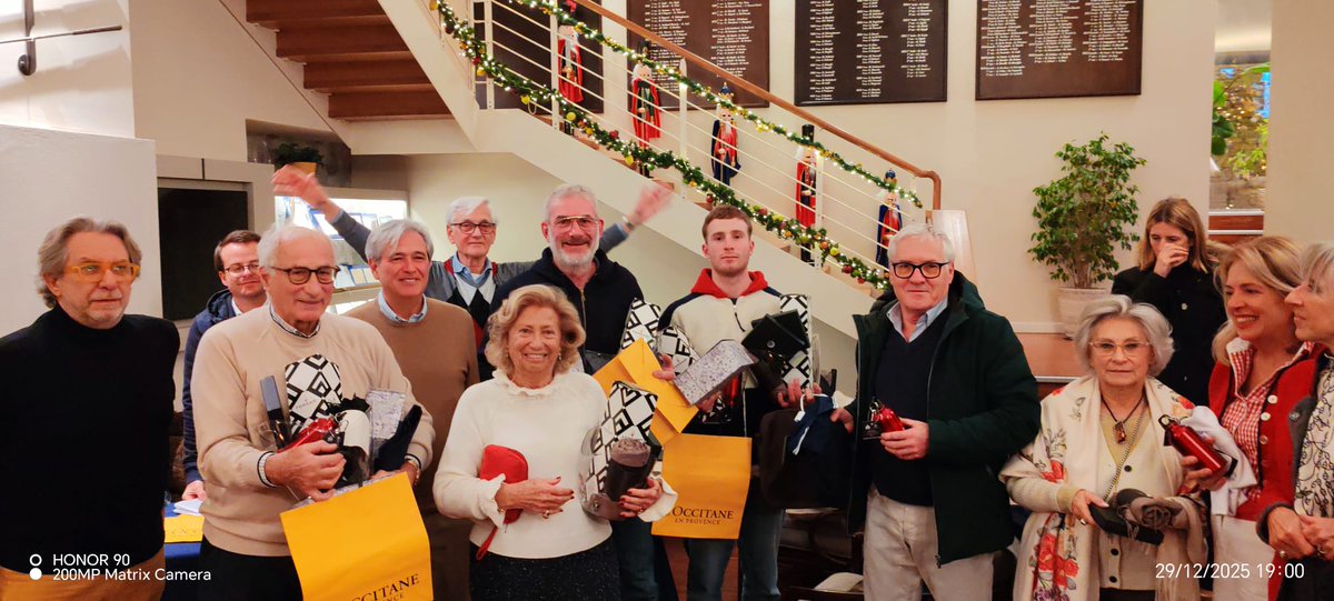 GolfAla's tweet photo. 1° BIRDIE E PINELLE - COMBINATA GOLF &amp; BURRACO 2025
Lunedi 29 dicembre 2025
Premi gentilmente offerti: dal Prof. Francesco Ferrari, Froggy Golf di Andrea Santini, L’Occitane en Provence
Premiano: il Prof. Francesco Ferrari e  Andrea Santini del Comitato organizzatore. https://t.co/CIvtdVdWCv