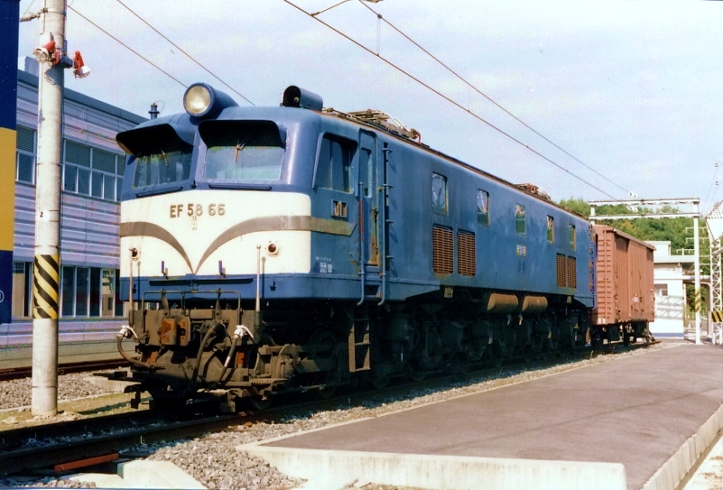 ぺけページ FRUITS ZIPPER】❤️🧡💚🩵💛🩷💜 🧡鎮西寿々歌 @suzuka_fz1124 1998年