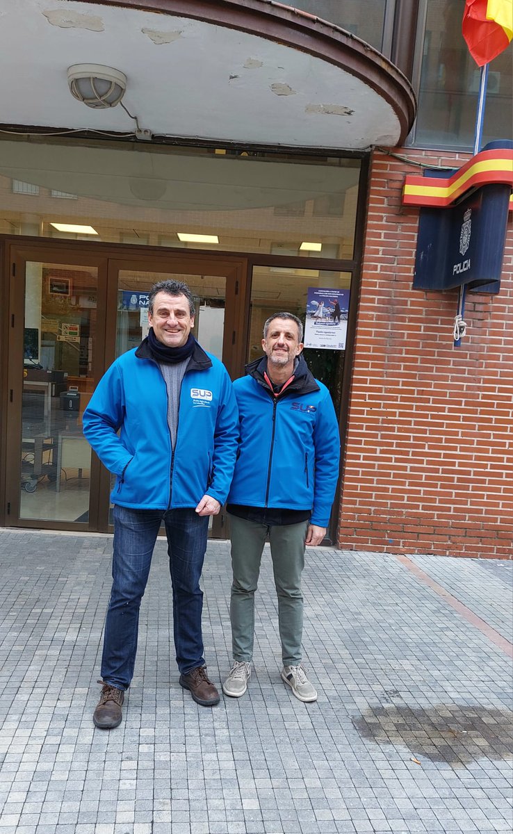 supmadrid's tweet image. 🎅Mientras muchos celebran, los #Policías  velamos  por la seguridad de tod@s.

En #SUPMadrid agradecemos a tod@s l@s compañer@s que garantizan la seguridad en estas fechas tan señaladas🫡
Estamos con vosotros y os  acompañaremos defendiendo vuestros derechos‼️ #ProfesiónDeRiesgo