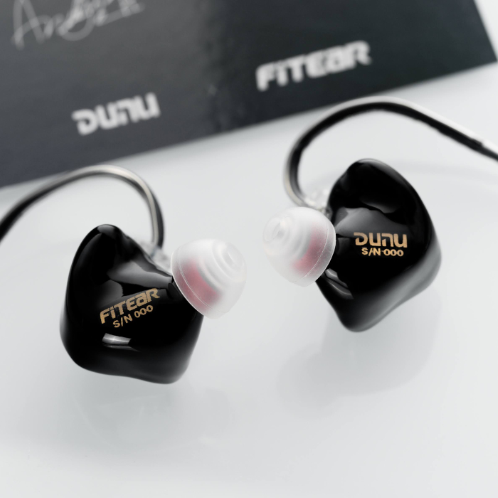 e_earphone's tweet photo. 🎉2026年1月8日発売🎉
#DUNUTOPSOUND
『薫 Kaoru FitEar × DUNU コラボレーションモデル』
¥242,000 - 税込
6バランスド・アーマチュア ハイエンドIEM
FitEarによる確かなビルドクオリティにDUNUの優れた音質設計が複雑に融合し
今までにない唯一無二のサウンドをお届けします
▼商品リンクはこちら!
https://t.co/PooY0lxxCr
