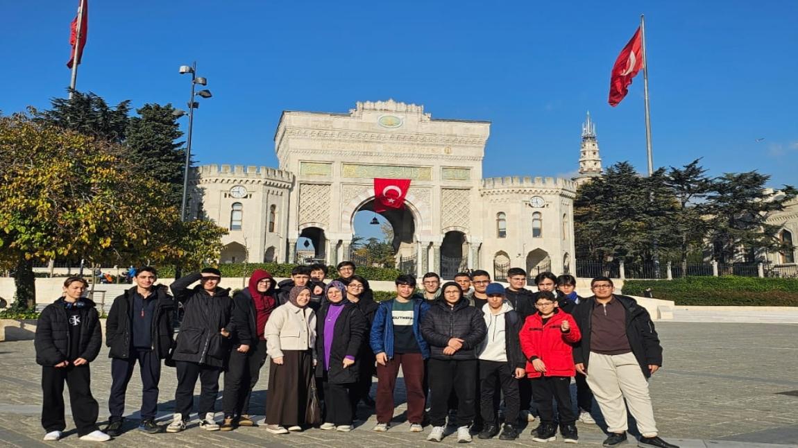 18 ARALIK DÜNYA ARAPÇA GÜNÜ’NÜ İSTANBUL’UN KALBİNDE KUTLADIK!

Okulumuz Arapça Dil Kulübü etkinliği ile  Dünya Arapça Günü münadisebetiyle hem akademik hem de kültürel bir yolculuğa çıktık.