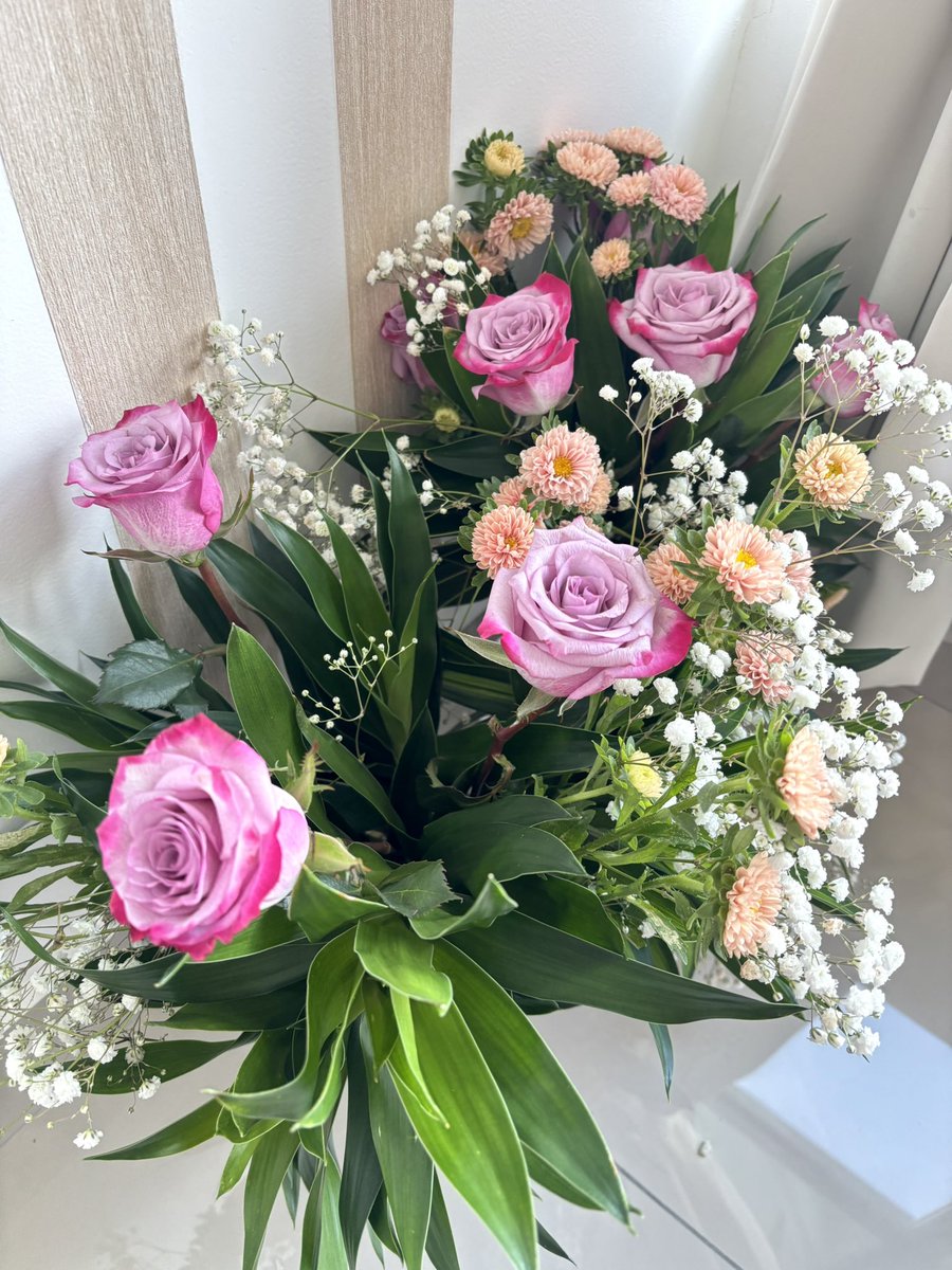 now i have flowers, so i have to take care of them every day😆💐 diva in her florist era starts now 😎
