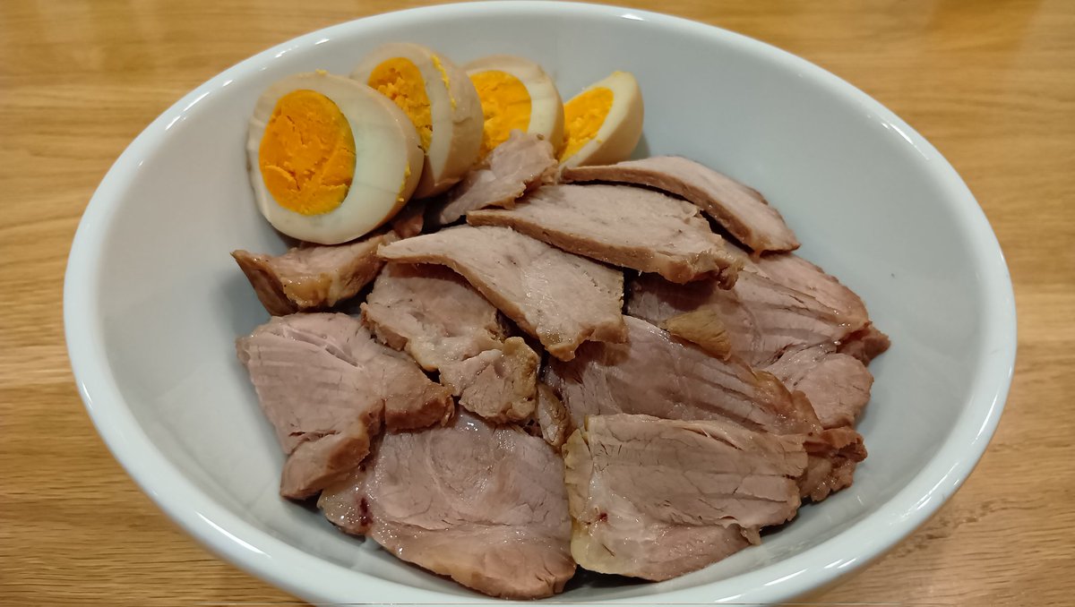 欲望の丼だよ。野菜？シラナイ。