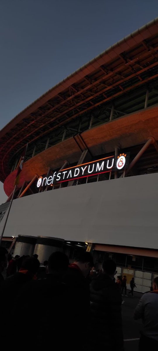 Chobani chobani diye dalga geçenlerin stad isim sponsoru NEF lideri şuan Terörizm şubede ifade veriyor😂

Allah büyük!