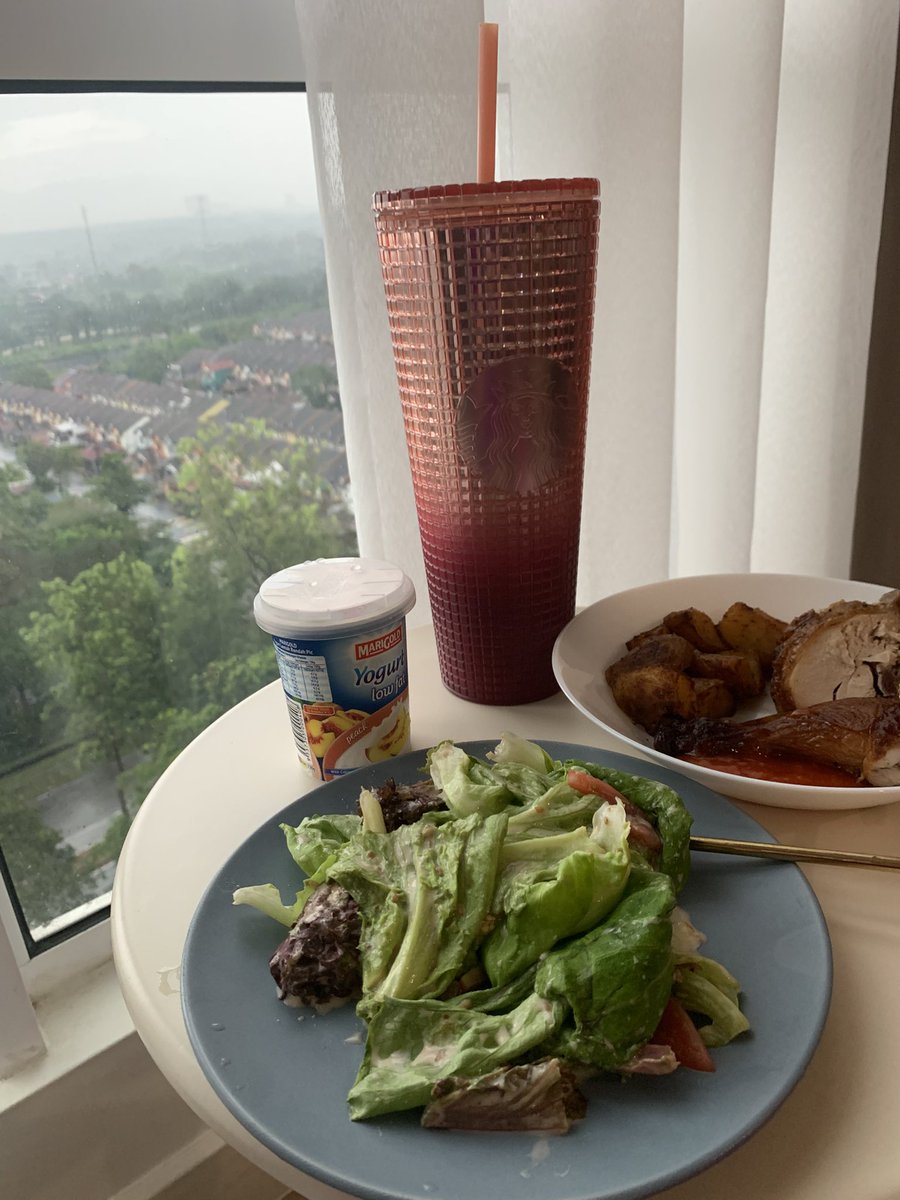 FaridahBtAhmad2's tweet image. Bla tak posa hari ni. Mkn tak henti. Ptg2 ada lg. Mai tua ni. Mkn sikit dh kenyang. Mcmana depa tua2 mkn rasuah xkenyang2. Terkini #panglima? Astaghfirullah. Bila kuasa duit berjaya melepasi kuasa uniform panglima. Apa nak jd?  Menteri type umno! Ramai berkas. Sorok dlm laci lg?