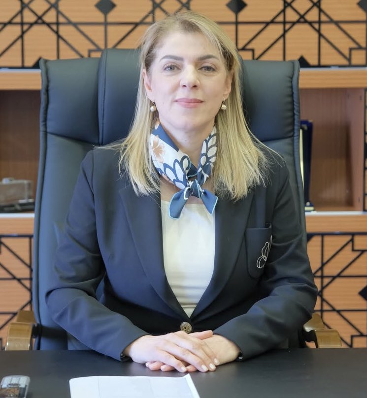 Kırklareli Üniversitesi’nin profesör kadrosu için yayımladığı ilanda, Rektör Rengin Ak’ın kardeşinin tez ve makalelerinin birebir tarif edildiği ortaya çıktı.

(Timur Soykan)