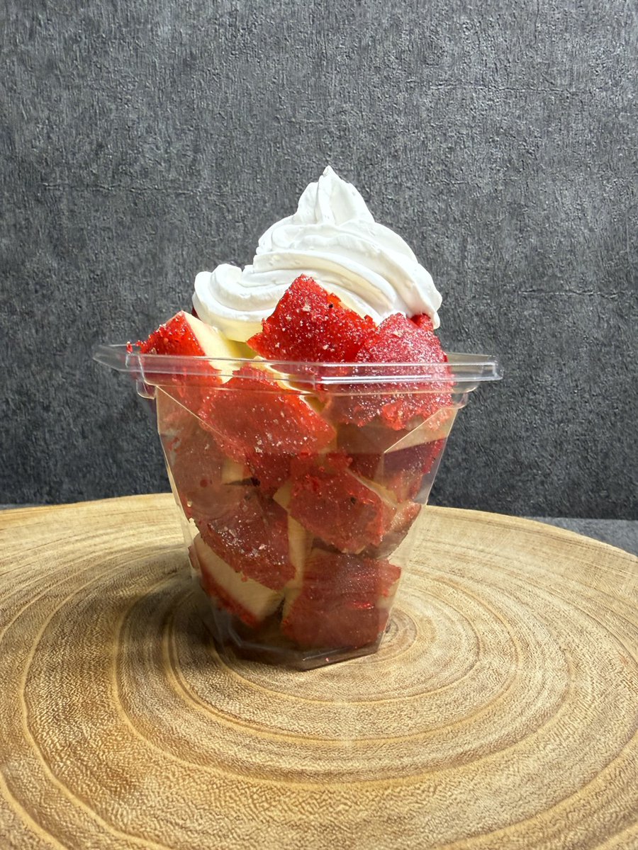 crazyapple_1001's tweet photo. Crazy Appleに新トッピング✨
【ホイップクリーム】が登場！！

カリカリと酸味のハーモニーに
更に濃厚なクリームの甘味が加わりまさに絶品😋🌈

ぜひご注文ください🍎
https://t.co/Iitf5nHgft

※別添カップに入れてのお届けとなります。

#UberEATS 
#出前館 
#rocketnow https://t.co/eaBH8LFpou
