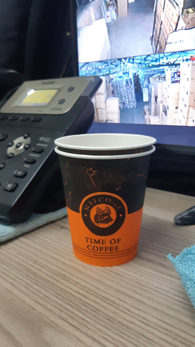 Çok gürültü yapıyonuz 
Az sessiz olun yahu 
Bi kahve☕