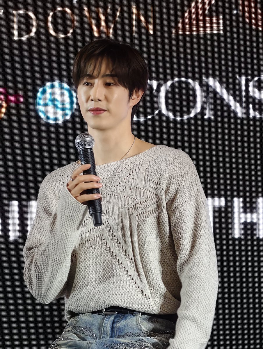 หล่อจังเลยเธอขาาาา

MARK TUAN FAN MEETING ICONSIAM 
#MarkTuanxICONSIAM