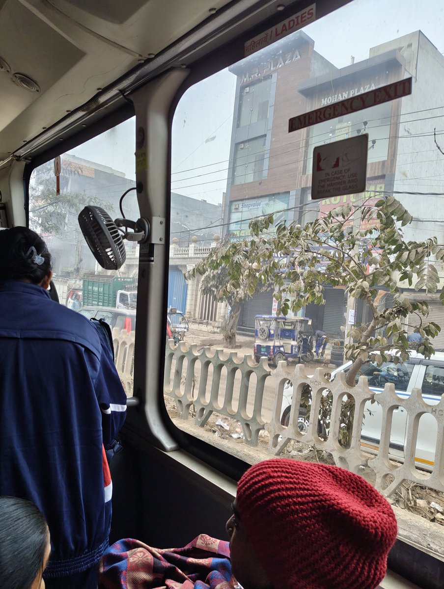 kumarharesh's tweet photo. #Burari #MainRoad is jammed with #HeavyTraffice 24 hours a day & no one is there to inquire. Except for rare exceptions, #trafficpolice are never seen here. Today Morning It took two hours to get from #Burari to #DelhiUniversity In the name of #sewertank Burari People tortured. https://t.co/yJ2NDUccYR