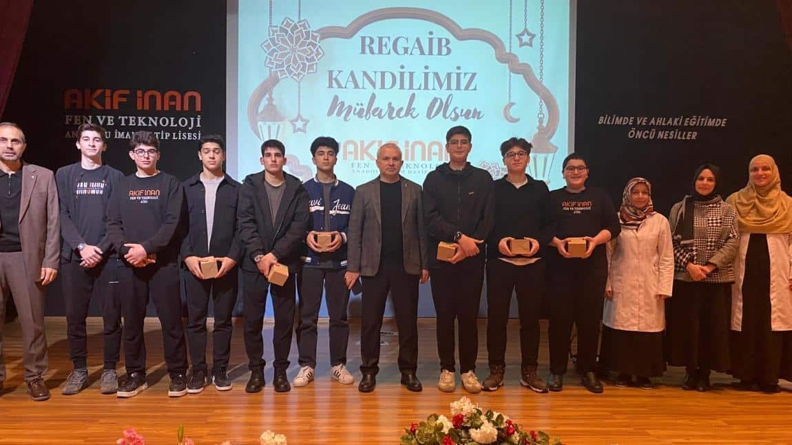 ÖĞRENCİLERİN HAZIRLAYIP SUNDUĞU REGAİB KANDİLİ PROGRAMI AKİF İNAN ANADOLU İMAM HATİP LİSESİ’NDE GERÇEKLEŞTİRİLDİ