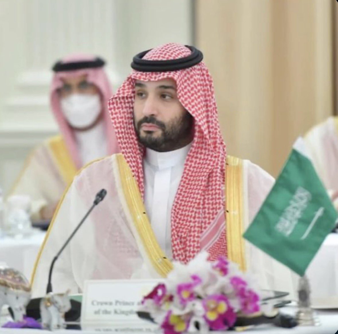 يا شيخ باح الصبر من طول المقام
يا حامي الوندات يا ريف الغريب

اضرب على الكايد ولا تسمع كلام
العز بالقلطات والرأي الصليب

لو أنت طعت الشور يالحر القطام
ما كان حشت الدار وأشقيت الحريب

إكرم هل العوجاء مدابيس الظلام
هم درعك الضافي إليا بار الصحيب

🇸🇦🇸🇦