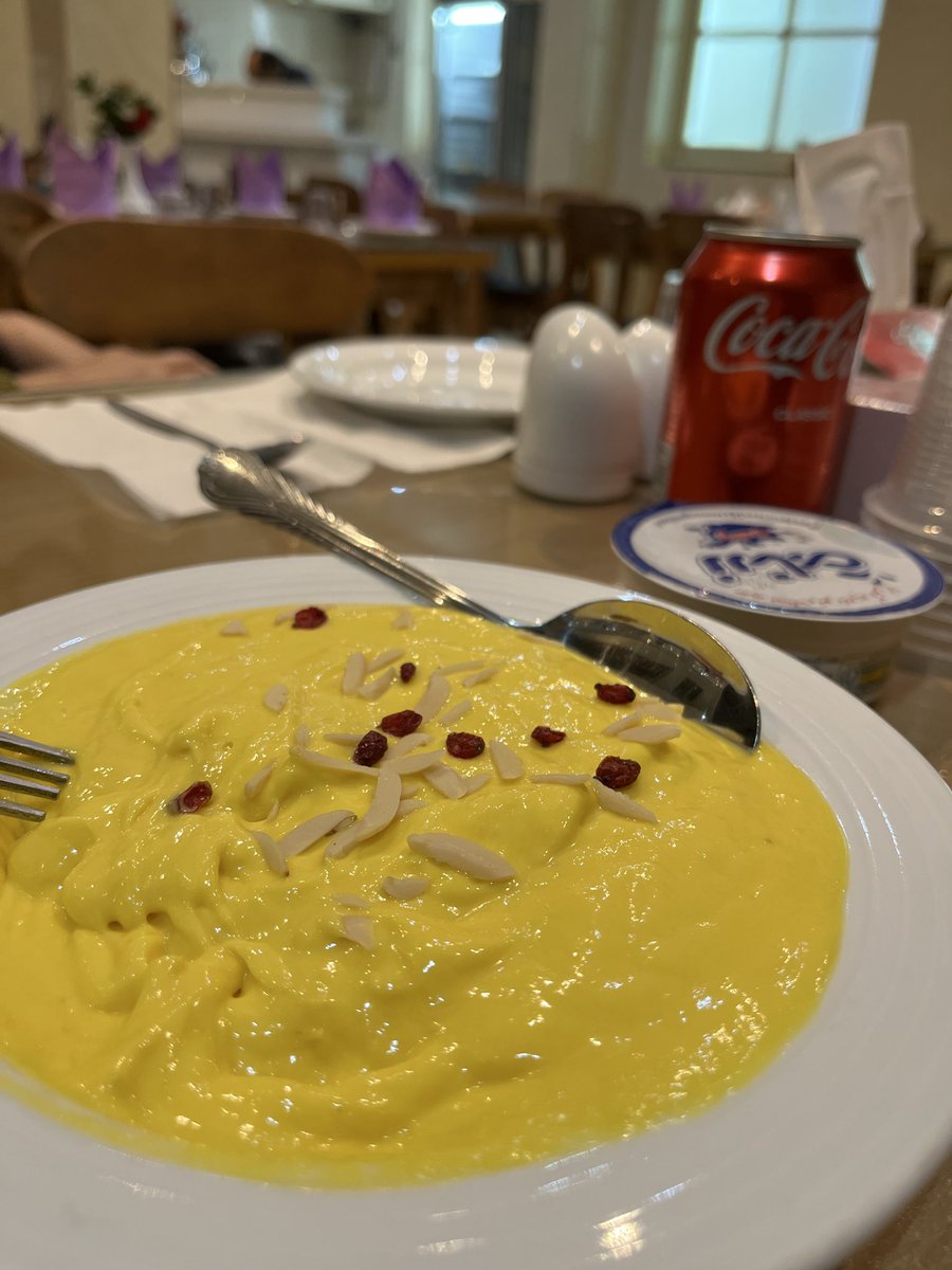 Lili_0099's tweet photo. دو دسته آدم وجود داره:
یا خیلی خورشت ماست دوست دارن
یا اصلا دوست ندارن
من اولی ام😋💛 https://t.co/G0cAfZ5t0s