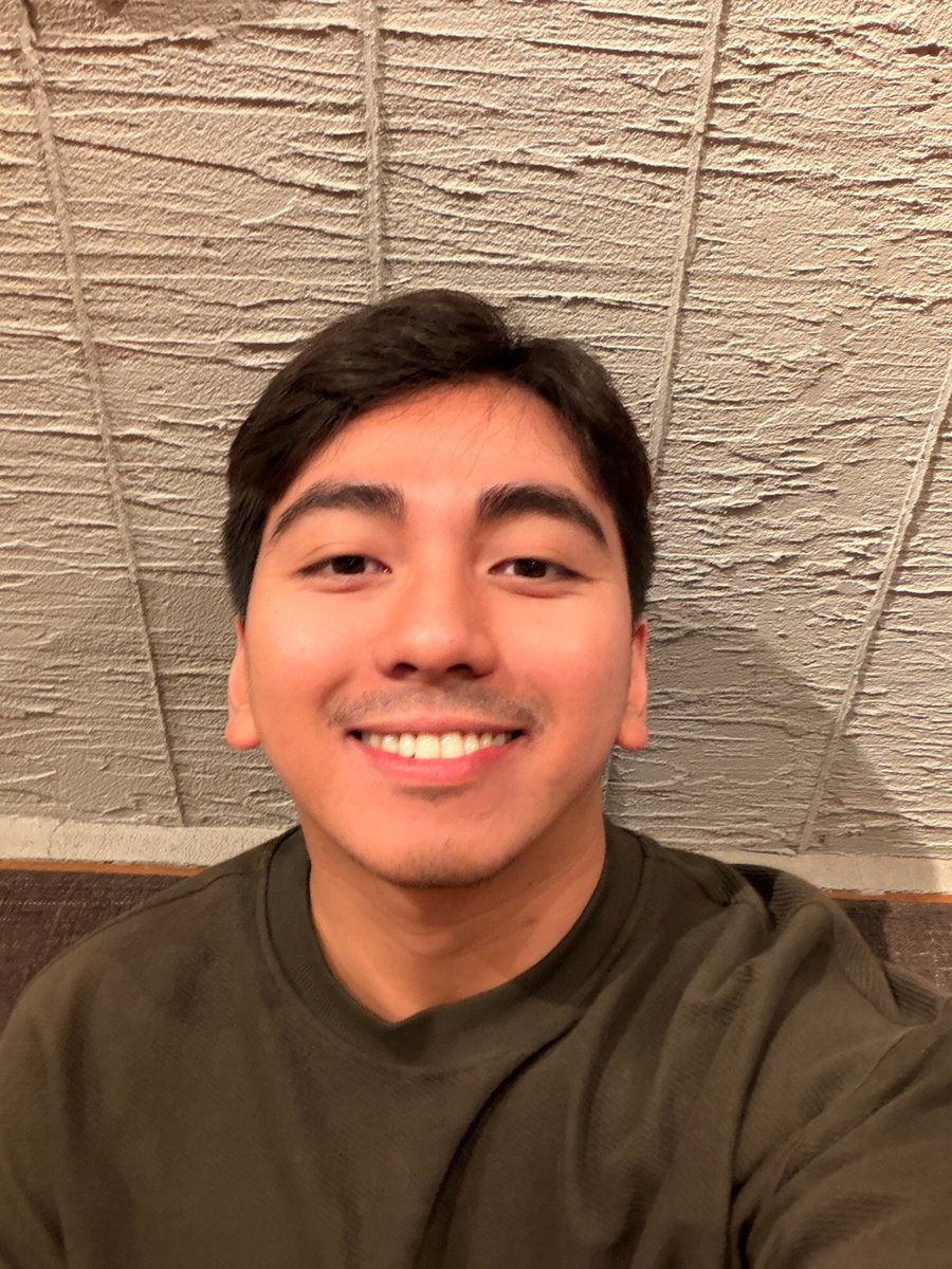 Smile lang kahit pagod na 😬