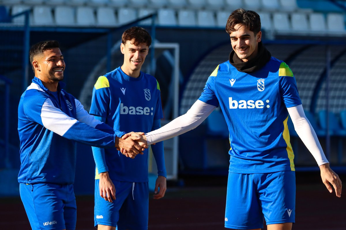 🫱🏼‍🫲🏻Ⓜ️