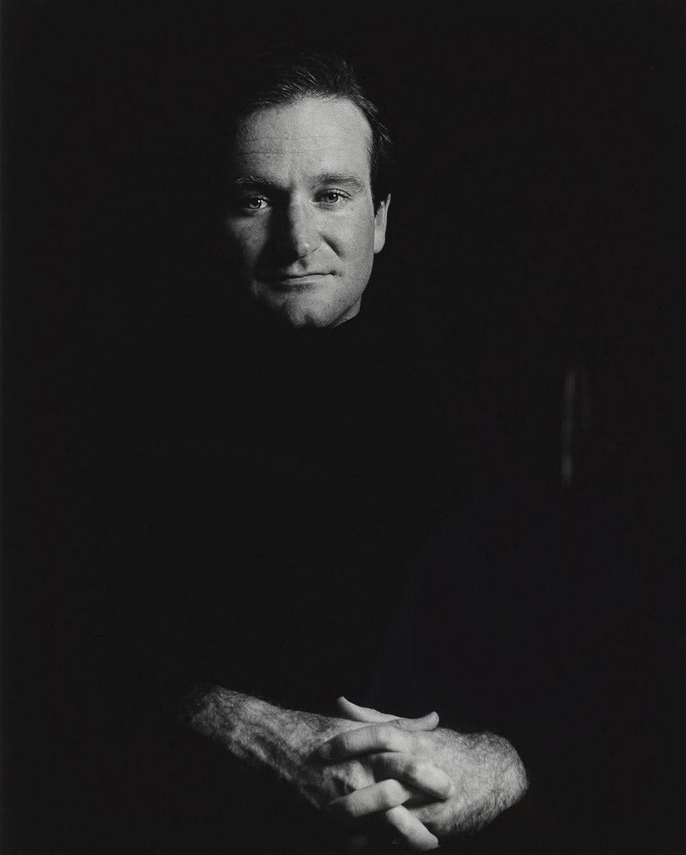 Ecriture2's tweet image. « Je crois que les personnes les plus tristes sont souvent celles qui essaient le plus de rendre les autres heureux.
Parce qu’elles savent ce que c’est que de se sentir totalement inutile,
et ne veulent jamais que quelqu’un d’autre ressente cela. »

— Robin Williams