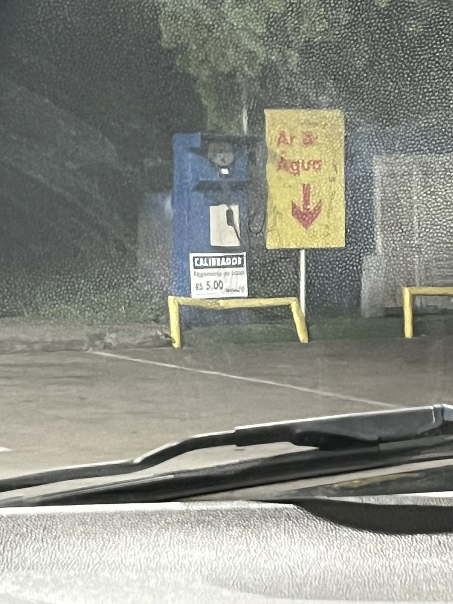 thalesfelipeb's tweet photo. Mano!!! R$5,00 para usar o calibrado de pneu!! https://t.co/TNSNhUJDnF