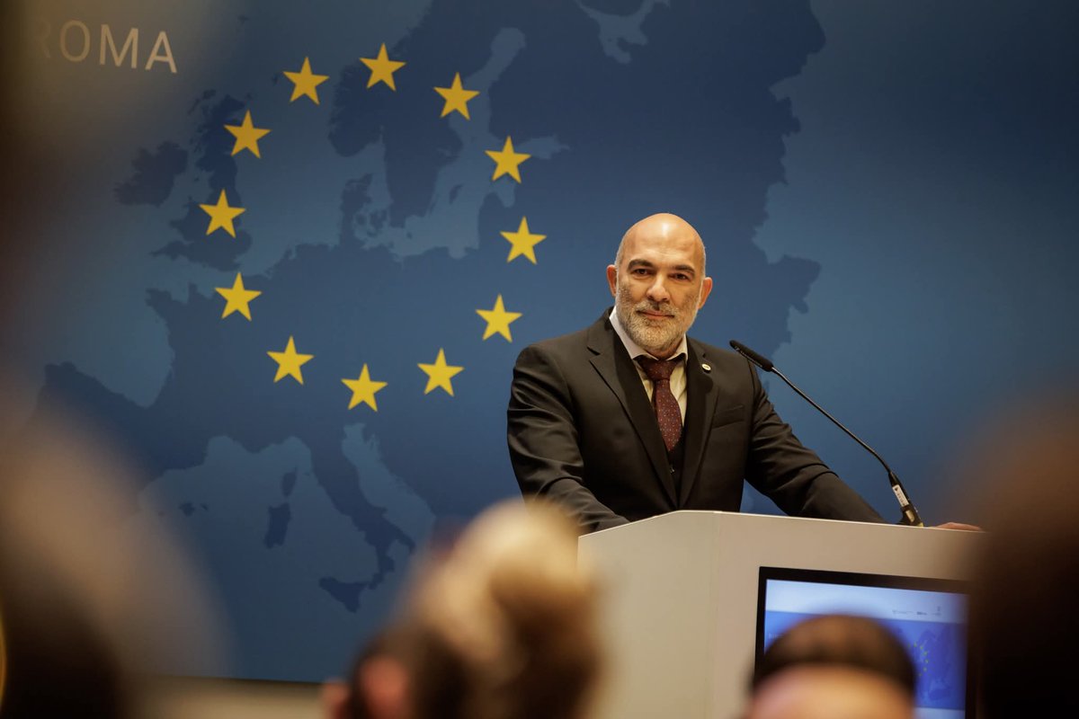 romaeducation tweet media