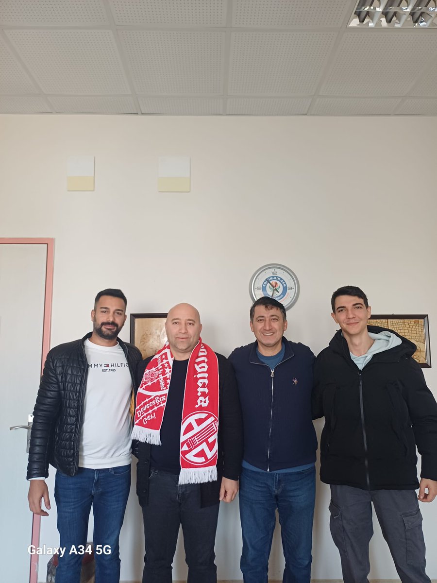 Zor günlerden geçiyoruz. Herkes nazı geçen kişilere sadece Antalyaspor passoligi çıkarttırmaya çalışırsa küçük çaplı da olsa maddi destektir. Okulumuz öğrencileri ve Yusuf hocamızda artık Antalyasporlu işlem tamam maçlara artı 3 kişi daha yazıyoruz. Düşmeyeceğiz #bizantalyasporuz