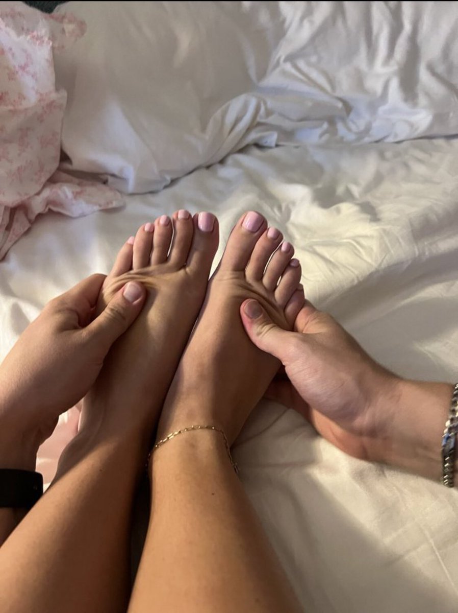 emmsgoddess's tweet image. Getting the foot massage I deserve