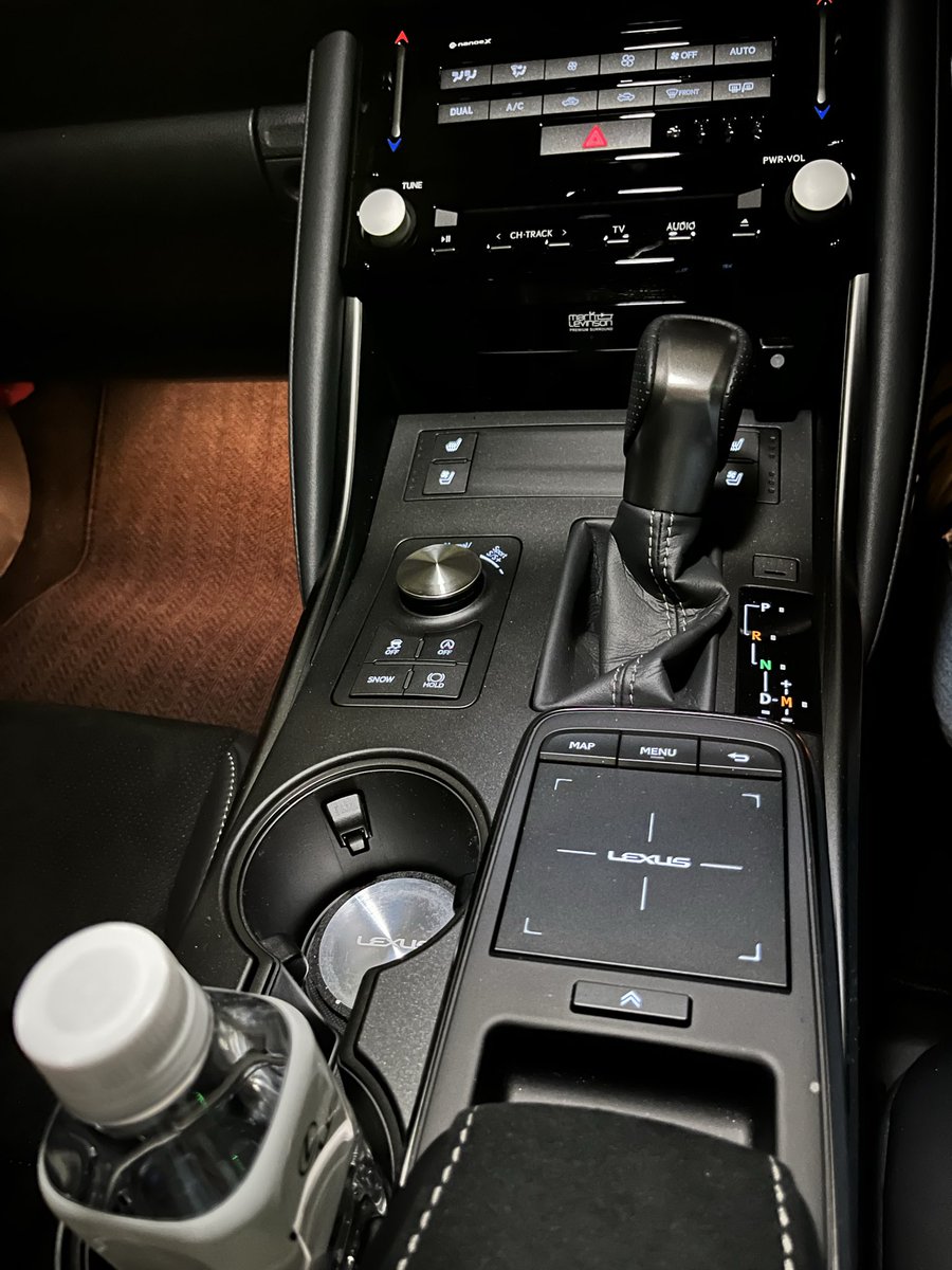 sq637nrt's tweet image. 車少し走らせて来た🟥☺️
マークレビンソンの音質は間違いなく25年モデルの方が良くなってる👍
フロントは標準搭載だがIS500のようにリアにもヤマハパフォーマンスダンパー追加したから剛性UPとマフラーの良い音が入りつつロードノイズを低減している事も貢献してるかも😄
#AlwaysOn
#LEXUS
#ヤマハ
#IS