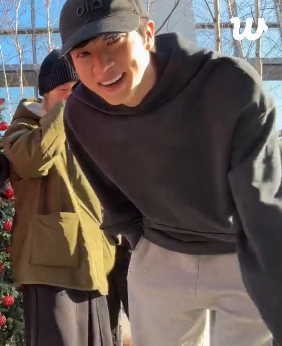 ksjinsource's tweet image. WTFFFF??!? THE DIMPLE?!!? 😩😩