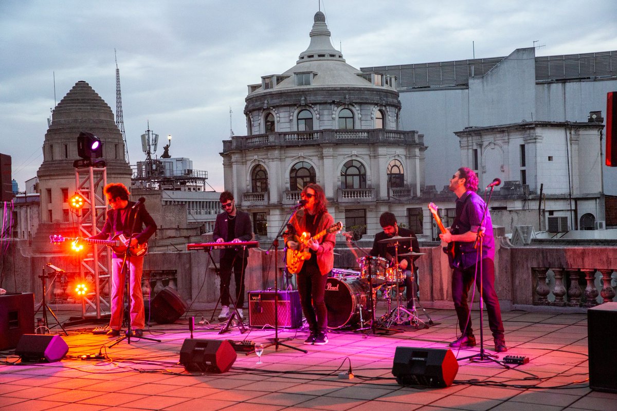 Fabulosa experiencia en la cúpula y la terraza del edificio Bencich: "Get back, the rooftop concert" en el ciclo Noche de Cúpulas. Reseña de Milly Vazquez. Clic: martinwullich.com/get-back-el-mi…