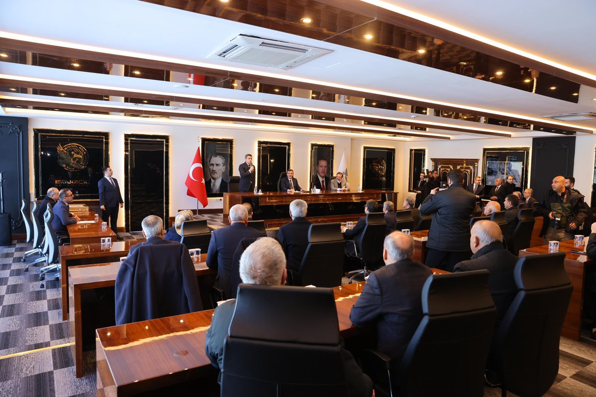 📍 Bingöl Belediye Başkanlığı / Meclis Salonu

Bingöl’ümüze kazandırdığı kalıcı eserler dolayısıyla TOBB Başkanımız Sayın M. Rifat Hisarcıklıoğlu’na, Bingöl Belediye Meclisimizin takdiriyle verilen Fahri Hemşehrilik Payesi ve Beratı, Cumhurbaşkanı Yardımcımız Sayın Cevdet Yılmaz