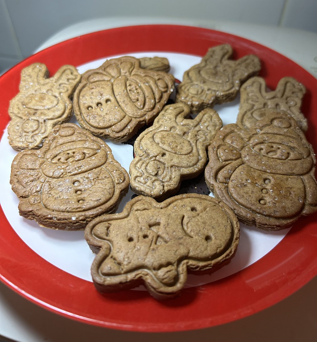 Как осознать, что 31 уже завтра?)

Печенье готово, подарки почти все раздарены, отправлены, упакованы, гирлянда висит (а не я), вроде вот он Новый год, но слишком быстро всё.