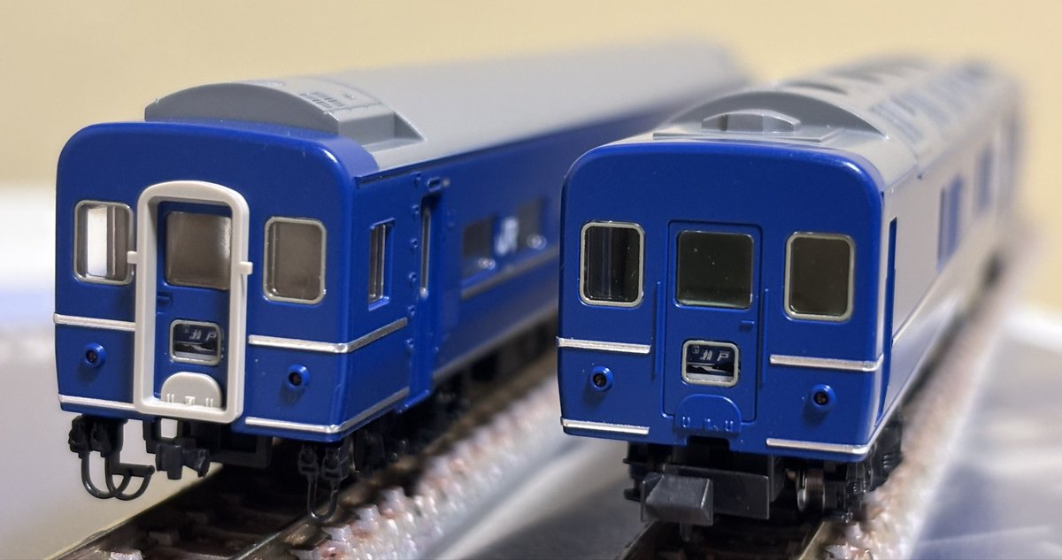 TOMIX<92831>24系25 100形特急寝台客車(瀬戸)セット。 東京と高松間で