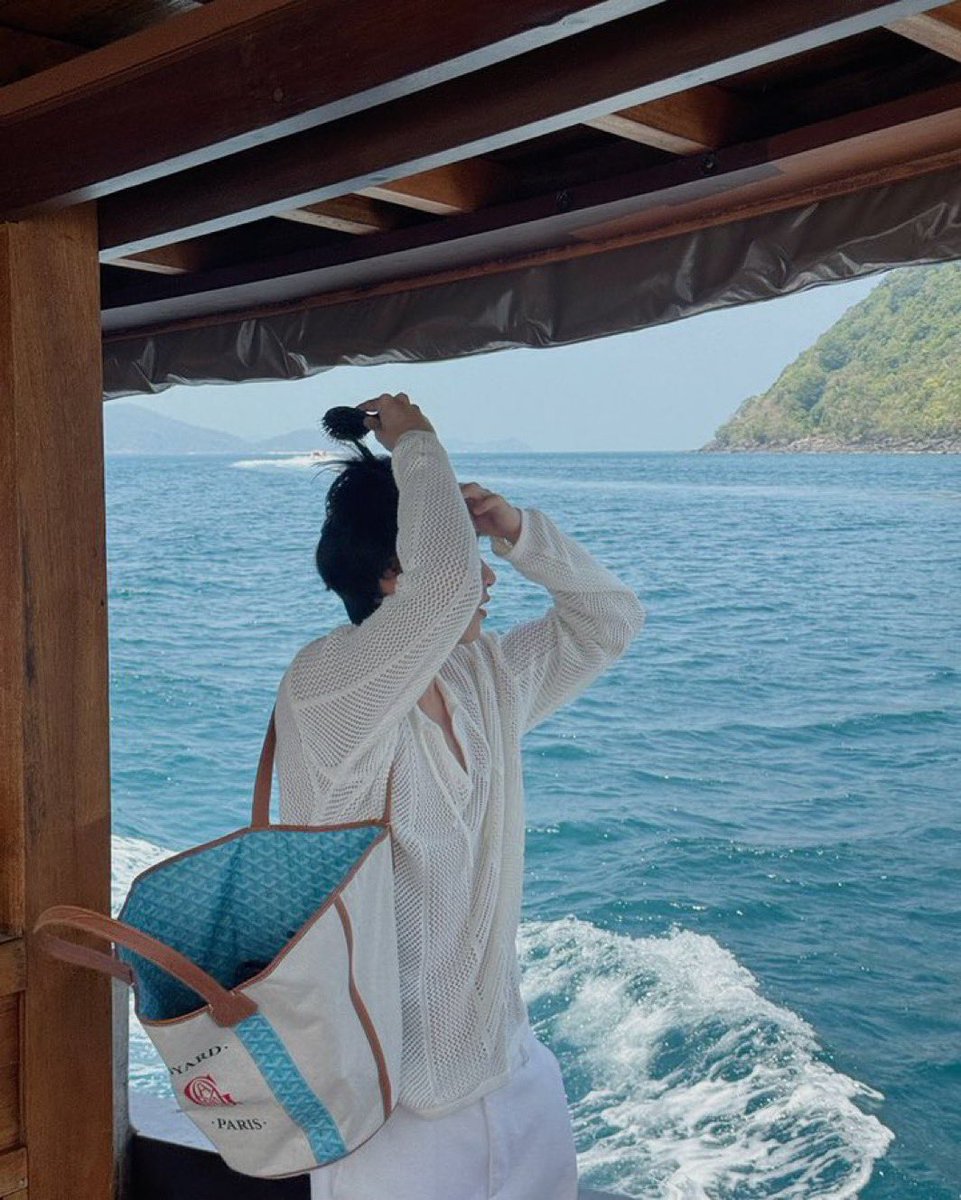 moonciip's tweet image. ฮีพกหวีที่ม๋าเด็กให้ไปทุกที่จริงๆอ่ะคนให้ยิ้มแป้นแล้วมั้งนั่น