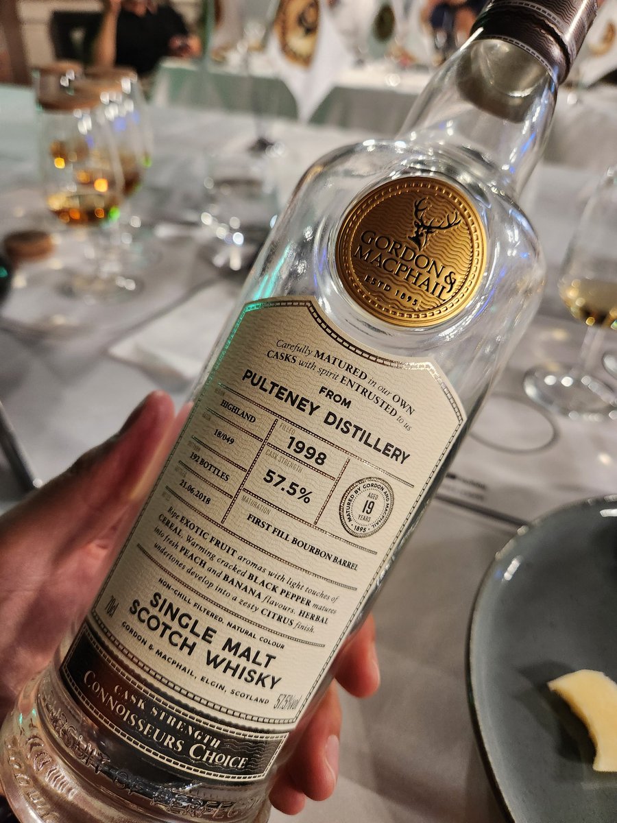 eyazicom's tweet photo. Ve pek tabi @theviskici sayesinde deneyimlediğimiz,

Bağımsız şişeleyiciler;

Signatory Vintage Cask Strength Collection, Glenlivet 18 YO, 

Gordon &amp; Macphail Pulteney Distillery 19 YO

veee

The Lakes No7 https://t.co/oIIQWbt9W3