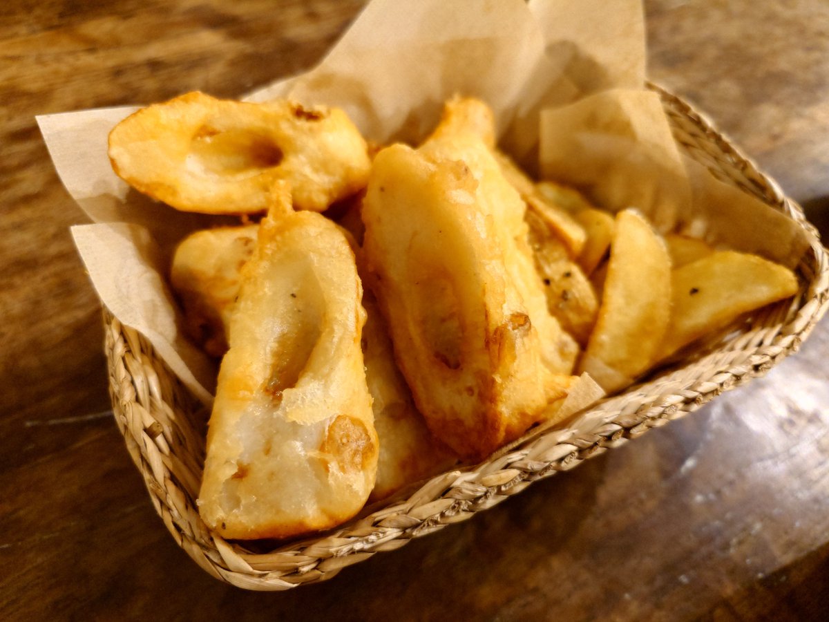 御代田町界隈の皆様、2025のステーキ納め或いはちくわ納めは是非「冒険者ギルドワイバーン」でどうぞ。明日もランチ、ディナー共に営業とのこと、

こまめに告知しろよ！