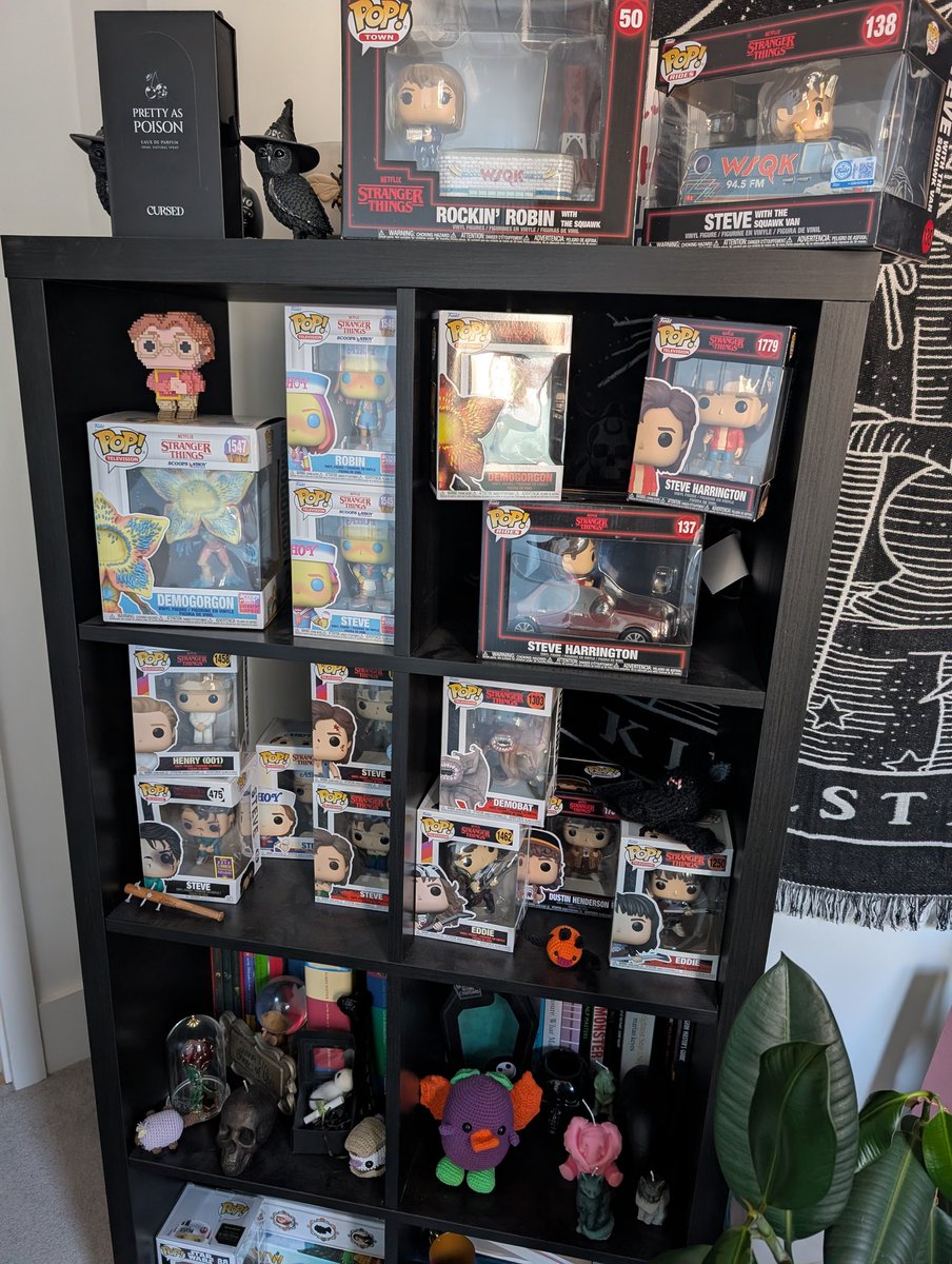 pocketgoth13's tweet photo. do I have enough Steve's? I think I need more Steve's....

#strangerthings #STEVEHARRINGTON https://t.co/lxFVXpZFcP