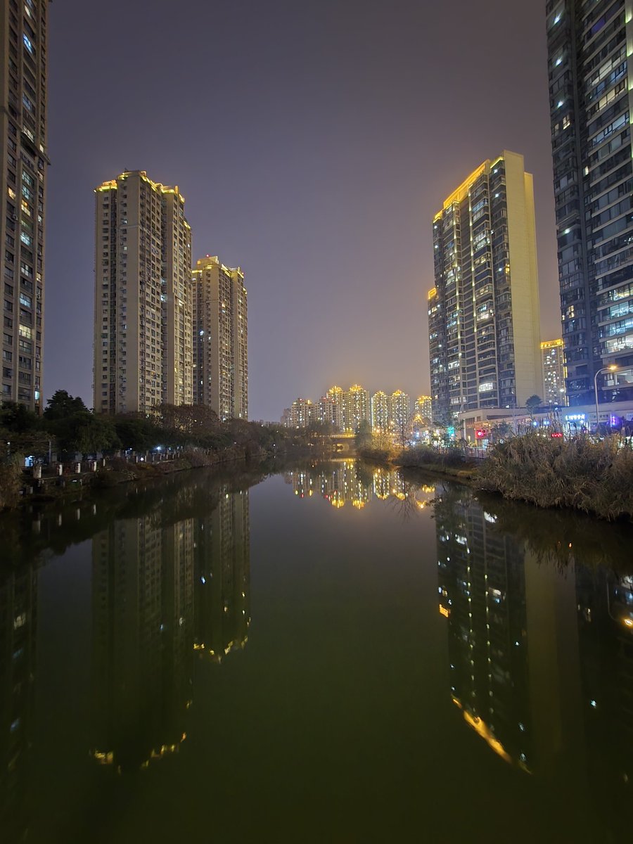 sdngdng7's tweet photo. 三星S24 Ultra 夜景表现如何 https://t.co/LoTYpjWf0g
