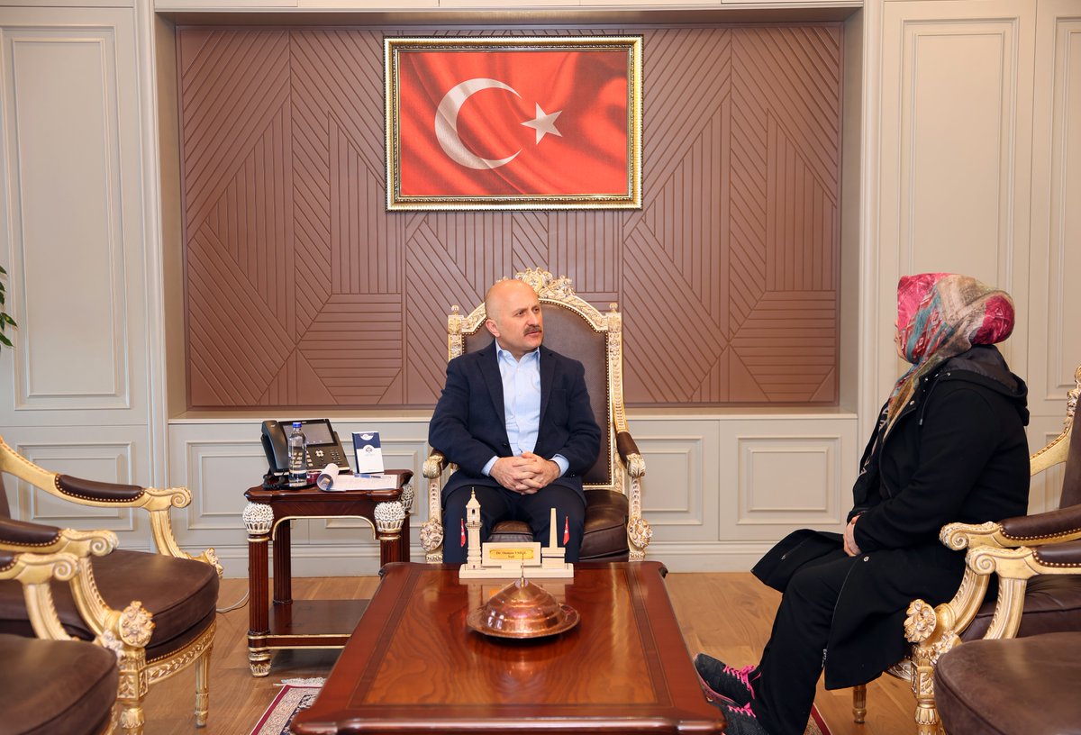 adiyamangovtr's tweet photo. 'İnsanı yaşat ki devlet yaşasın’ anlayışıyla, Adıyamanlı hemşehrilerimizle 🤝 gönül köprüleri kurmaya devam ediyoruz.

Valimiz Sayın @DrOsmanVarol, her hafta Salı günleri geleneksel hâle getirdiği Halk Buluşmaları kapsamında, şehrimizin dört bir yanından gelen kıymetli vatandaşlarımızı Valilik Makamında 🏛️misafir ederek, talep, ihtiyaç ve beklentilerini dinlemeye devam ediyor.
