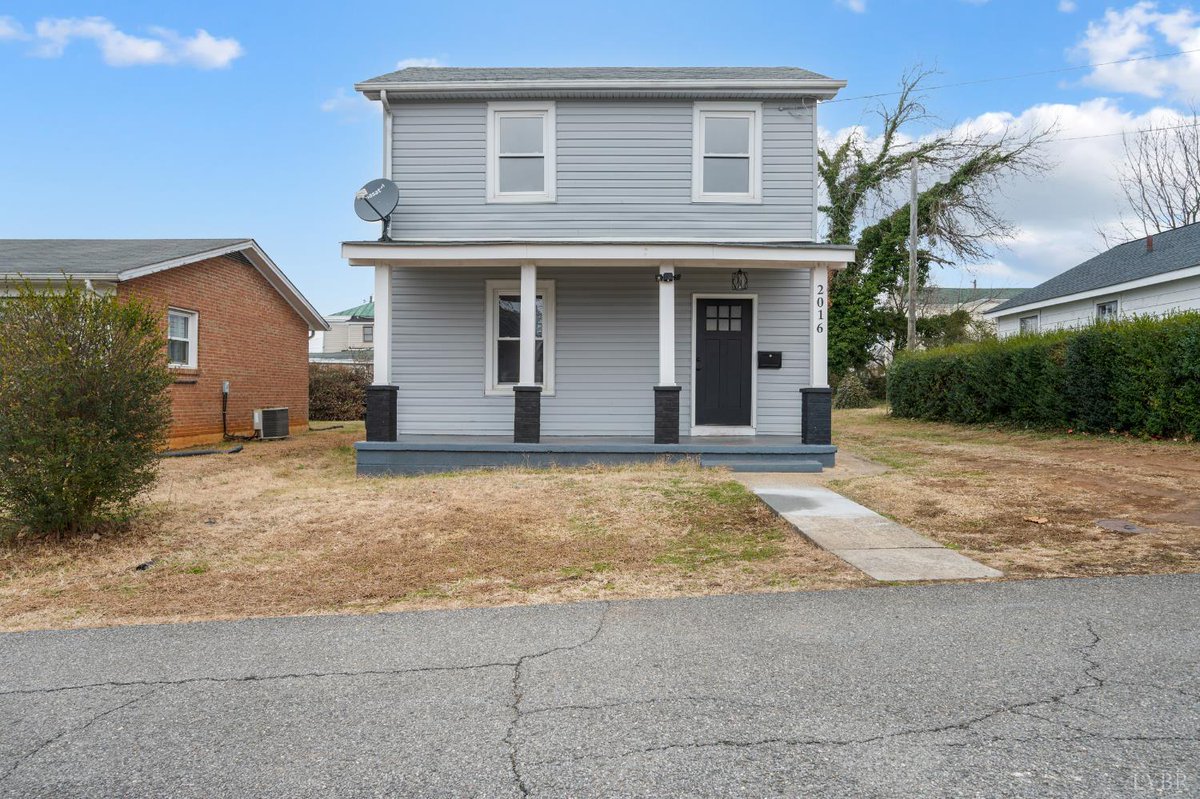 RealtorDowntown's tweet photo. 2016 Pansy St, Lynchburg, VA, 24503
4 bed | 1.5 bath 1820 Sq. Ft.
Active | 269000
https://t.co/Dk9fkf96Ub
A wonderful home in Rivermont. Enjoy your large front porch and quiet street close to Bedford Ave Shopping. Renovated in 2023 with all the bells and whistles. New HVAC... https://t.co/TIJd8VEoJi