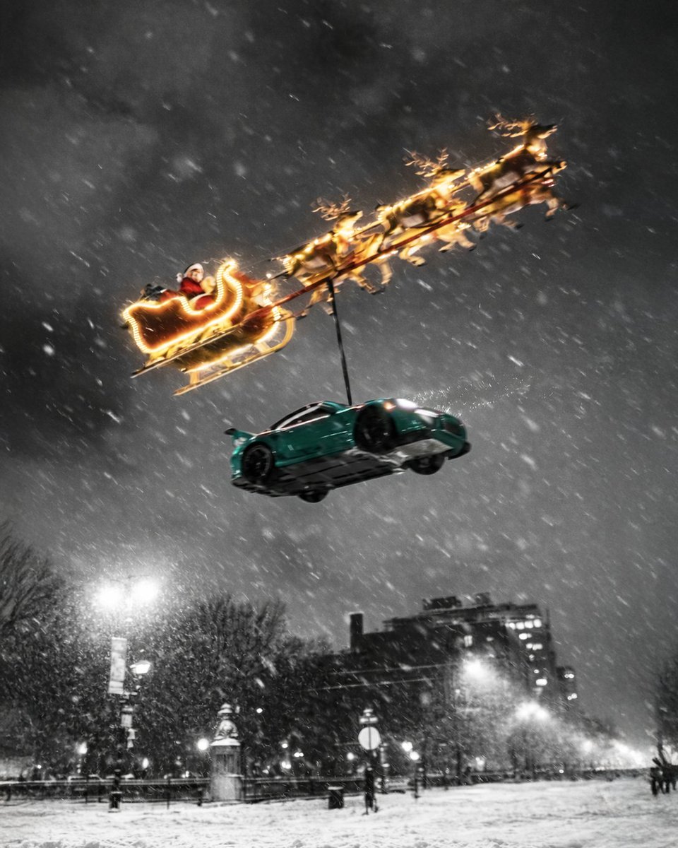 Darkex's tweet photo. Santa is a bit late this year but he brought you a special gift.

GTR Santa is real. https://t.co/3ePWjWIbFN