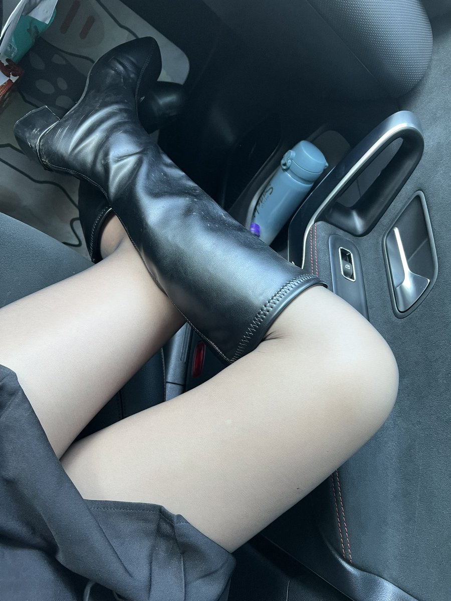 #KneeHighBoots

(𝑃𝑖𝑐𝑡𝑢𝑟𝑒 𝑐𝑜𝑢𝑟𝑡𝑒𝑠𝑦 𝑜𝑓 <a href="/dior428/">米米👠ig美腿視訊🤍❤️</a> )