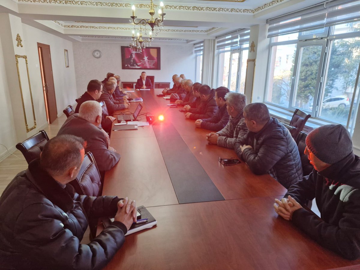 Sivil toplum kuruluşlarıyla bir araya gelmeye devam ediyoruz
Bu kapsamda, Ulubey ilçemizde faaliyette bulunan dernek yöneticilerimize dernekler mevzuatı kapsamında eğitim düzenlenerek katılımcılara uygulamada karşılaştıkları sorunlarla ilgili geniş kapsamlı bilgilendirme sağlandı