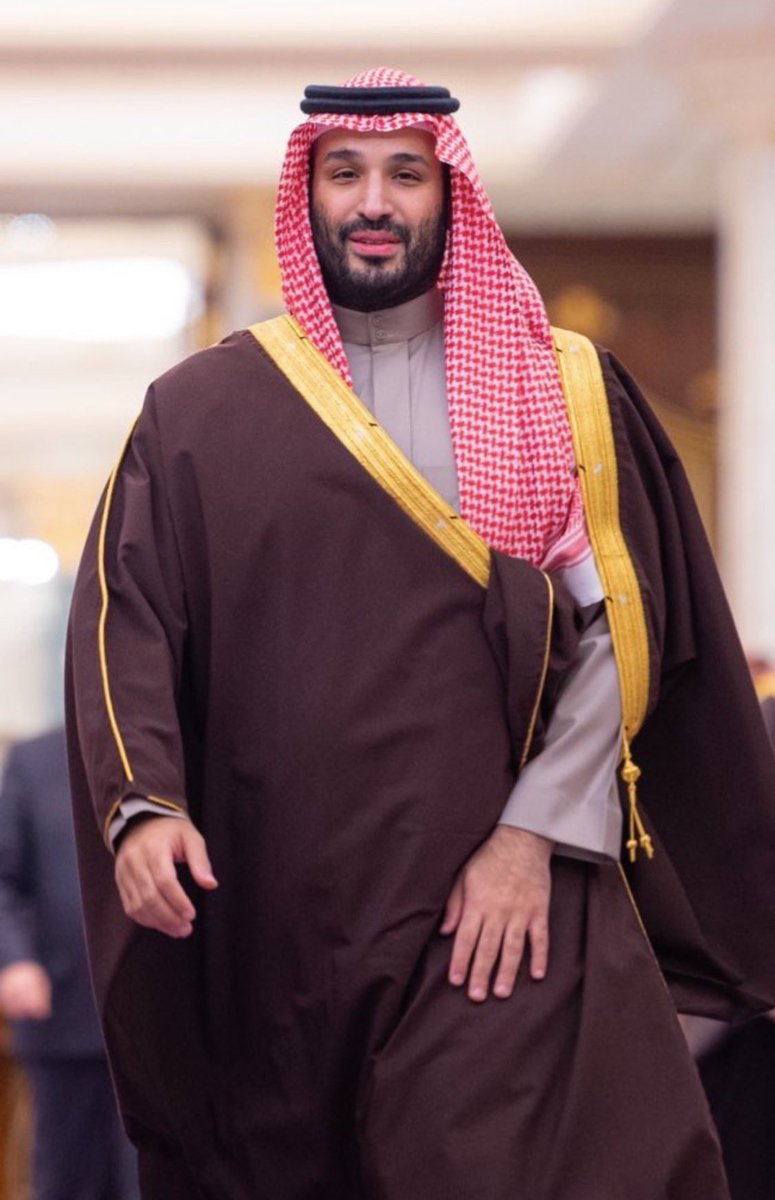 لنا الفخر حكامنا لسعود مزبان الدخيل
يزبنهم اللي يشتكي ليل البلاوي وسهده
:
بعزومهم سدنا على العالم وبيرقنا طويل
مافيه عز يرتفع الا السعودي يصعده
:
محمد الحازم ولي العهد لا يمكن يميل
لادق صدره للعرب مضيومهم شاف سعده

.
#محمد_بن_سلمان 
#ساير_النزال