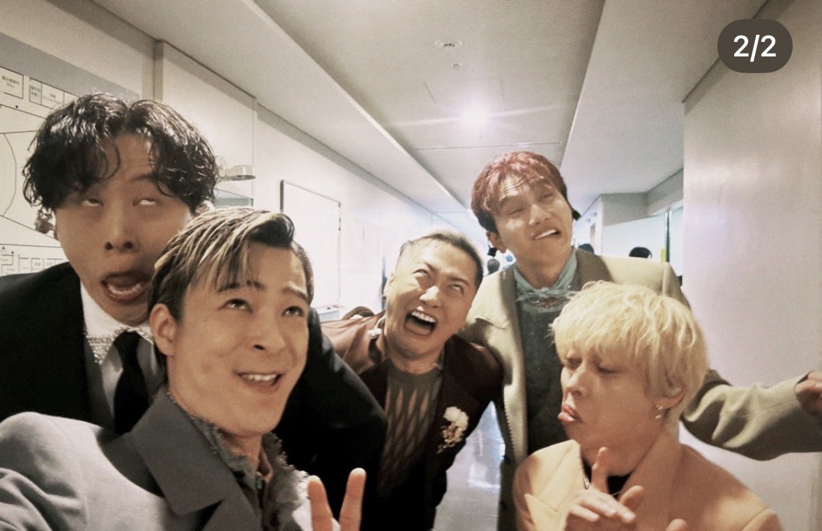 ka_rinn10's tweet photo. 毎年恒例の変顔きました！！！
この写真があがるともう今年も終わりかーってなる😌
今年もいっーぱい幸せありがとう❣️
 #Da_iCE https://t.co/fyrFBsndVC