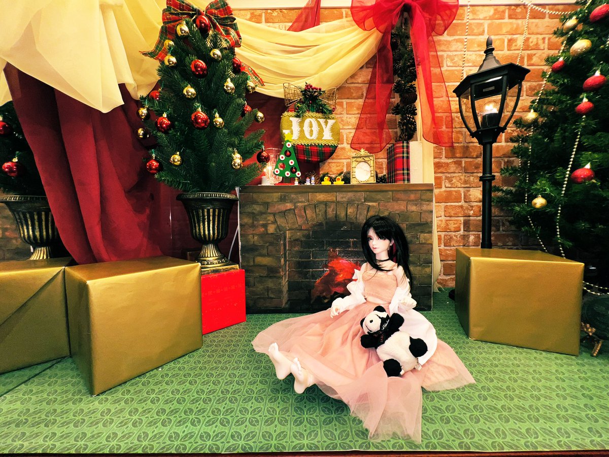 トラブルあって、しごおわ、できない(T ^ T)
想定外多すぎ…
でも…多分…きっと…
新年は来る……

この間、横浜すみかで
撮影したリラックスし過ぎたウェインちゃんとたれぱんだになりきれなくてだれパンダになってる🐼。