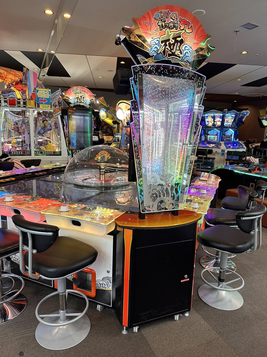 ラウンドワン大野城店

アミューズメントをなんとか詰め込んでる特殊な構造の店舗
メダルコーナーも小さめだけどそれなりに混んでる

近くにラウンドワン3店舗も集まってるから地元向けかも